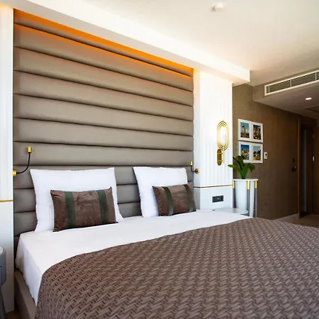 Alexia & (adults Only) 5*